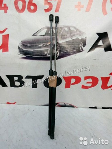 Амортизатор крышки багажника Mazda 3 BK