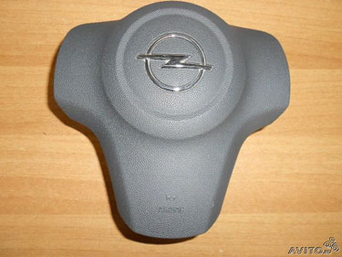 Крышка подушки безопасности водителя Opel Сorsa D